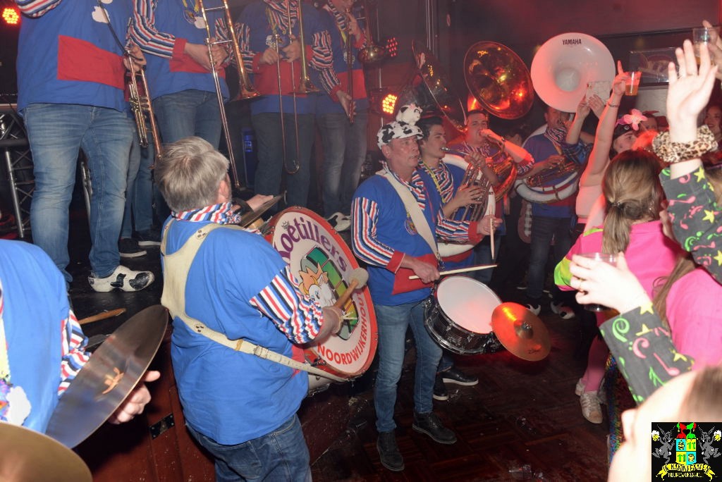 ../Images/Carnavals maandagavond in VdG 080.jpg